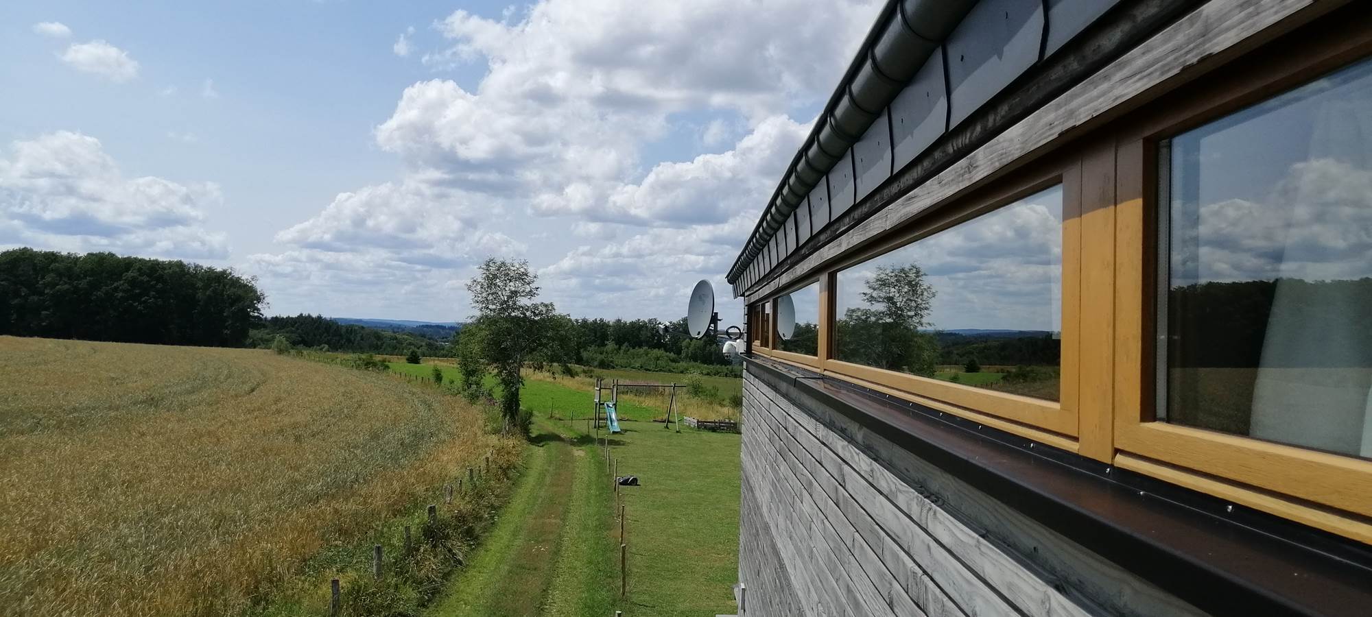 fenêtre à l'étage supérieur hall de nuit