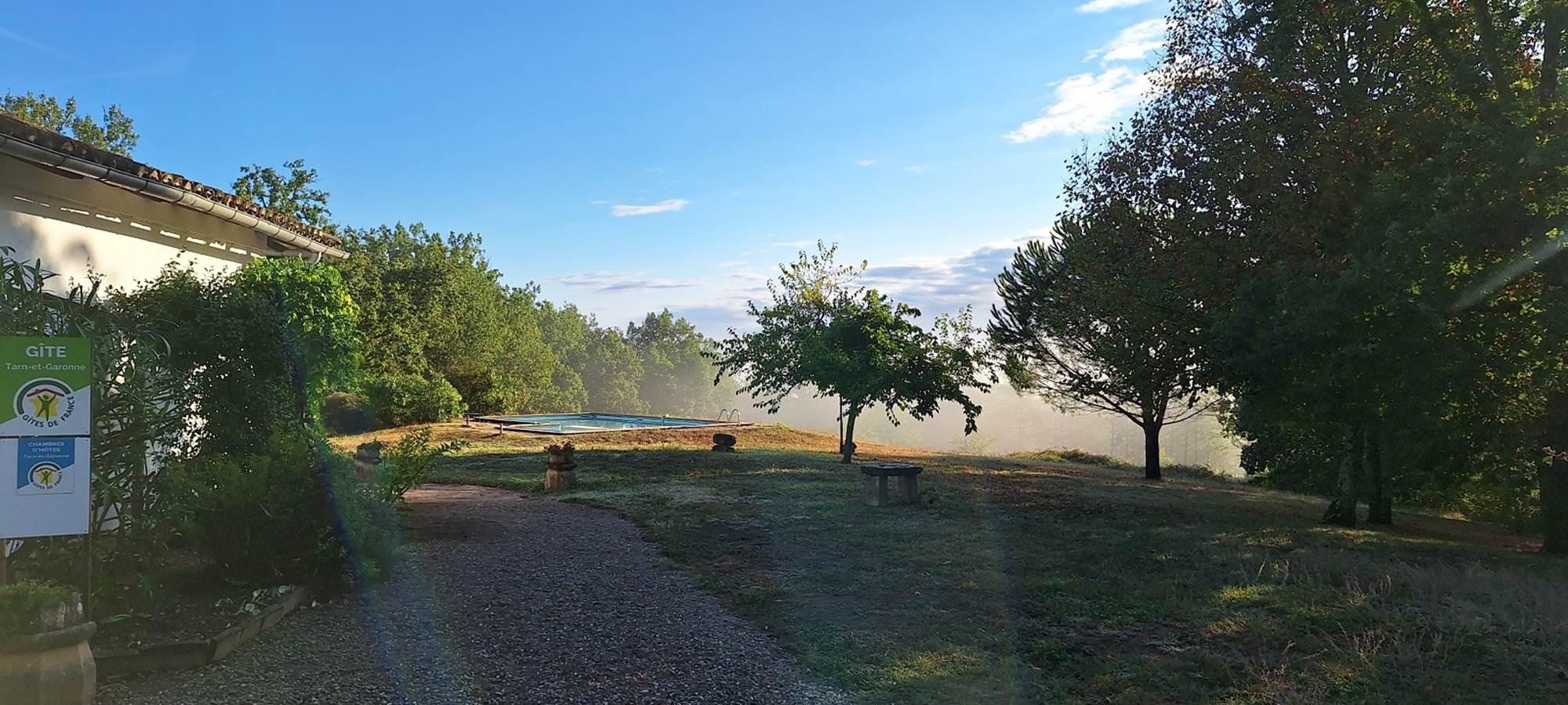 la tête dans les nuages
