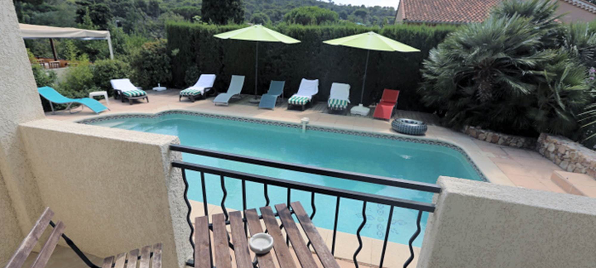 hebergement-chambre-hortensia-balcon