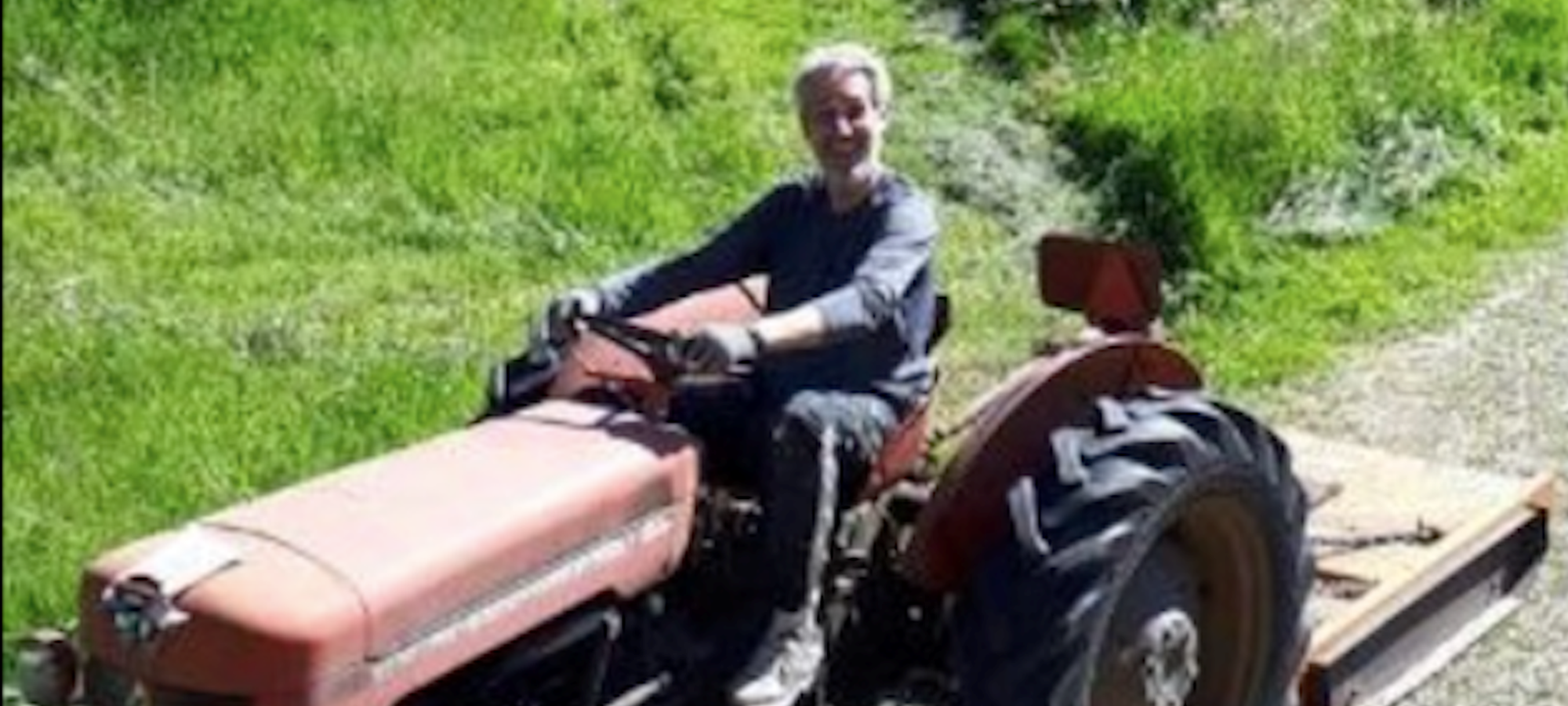 Maison d'hôtes Il était une fois - Bruno fier sur son tracteur