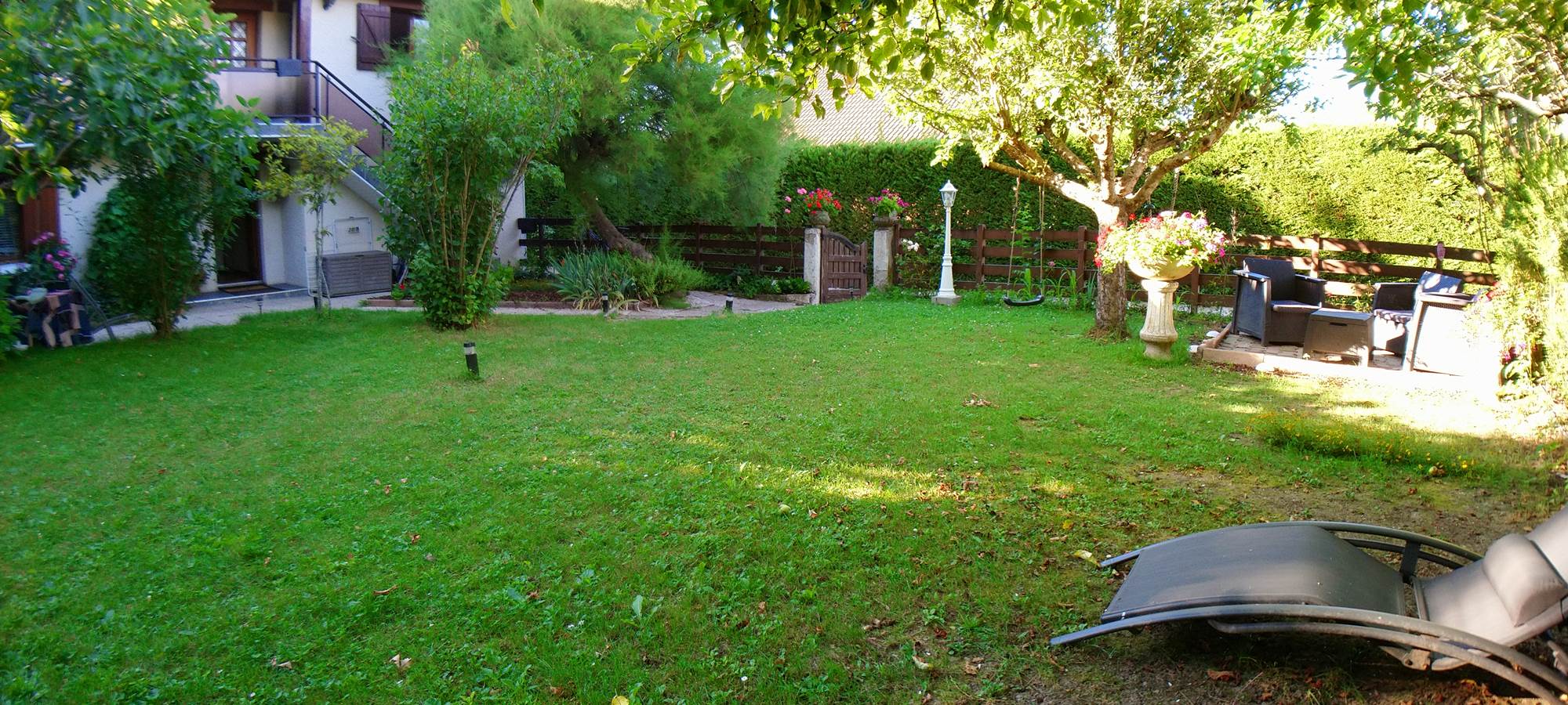 Vue-du-gite-exterieur-les-gites-de-josefine-et-voltaire-ornex-ferney-voltaire-genève-aeroport