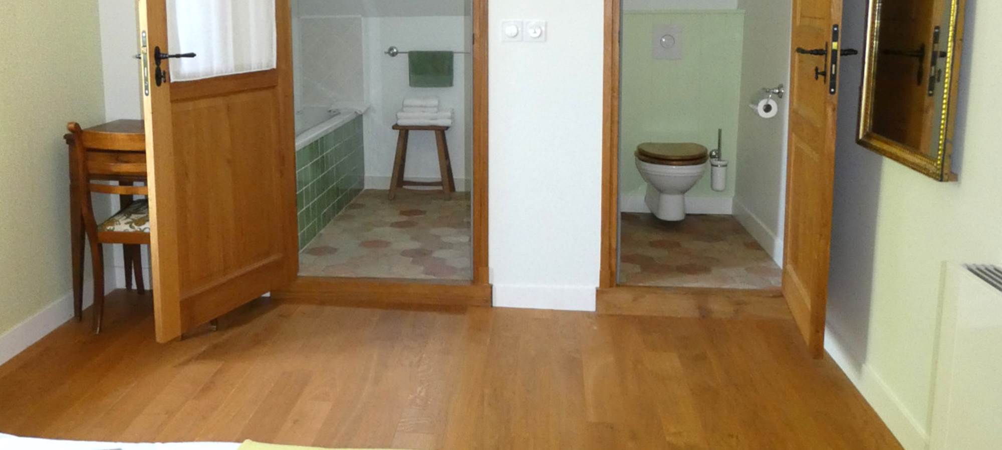 Salle de bains et WC dans les chambres ici au Chasseur d'Afrique
