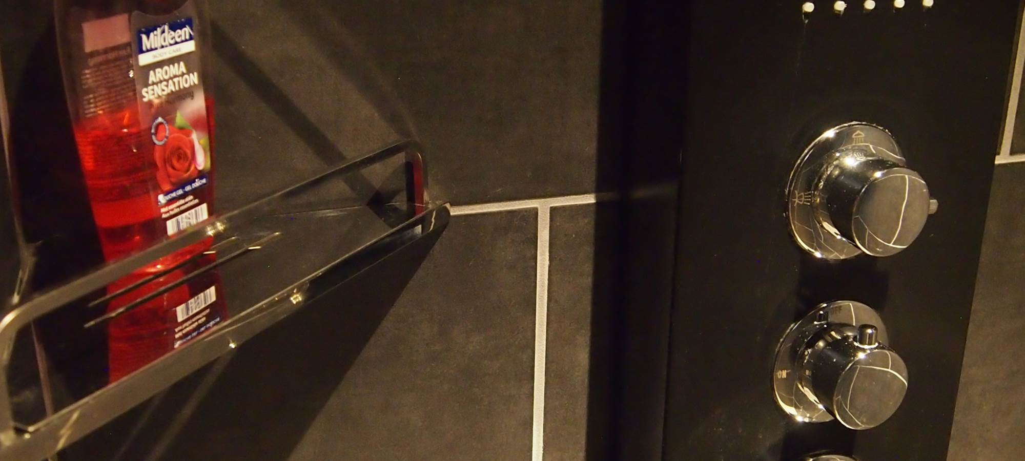 Douche italienne avec jets hydro-massants