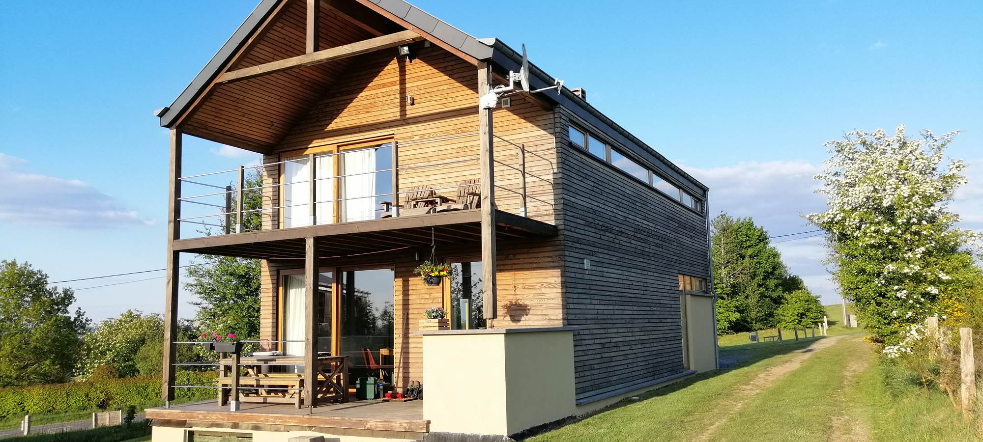 Maison côté de derrière