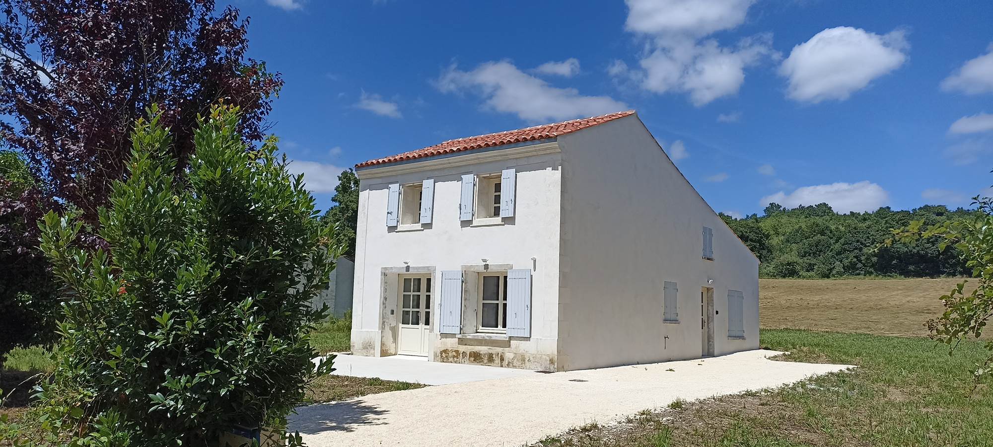 Façade vue côté droit