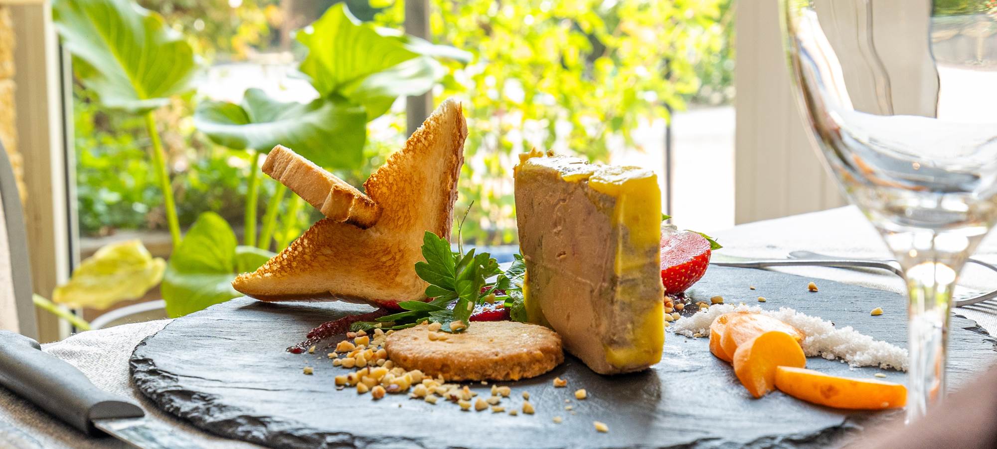 ASSIETTE SUR TABLE r