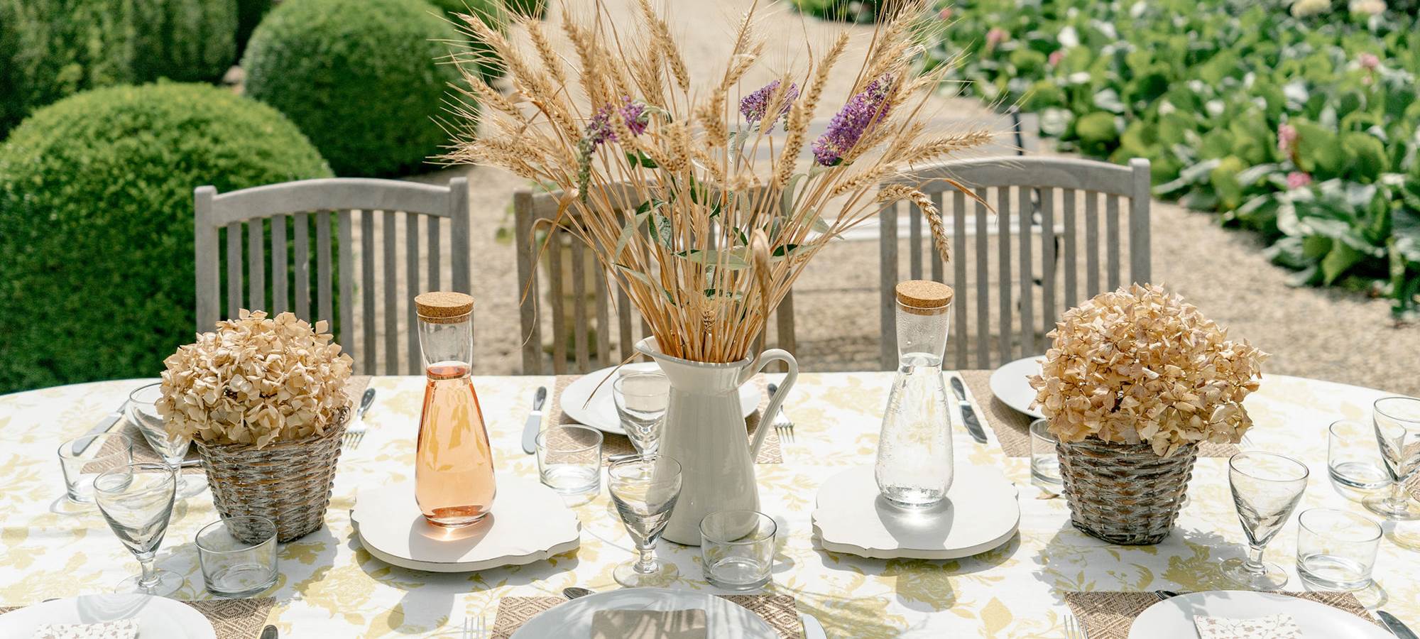 Château de Lasteyrie-Déjeuner en terrasse