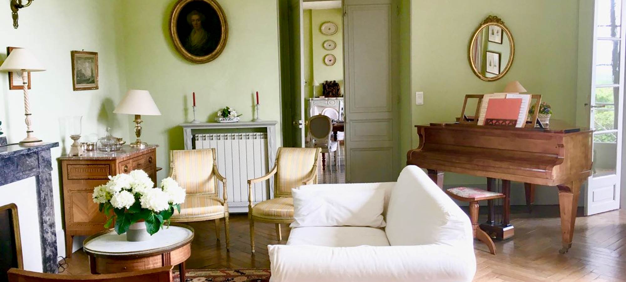 Le salon des chambres d'hôtes la Rougeanne près de Carcassonne