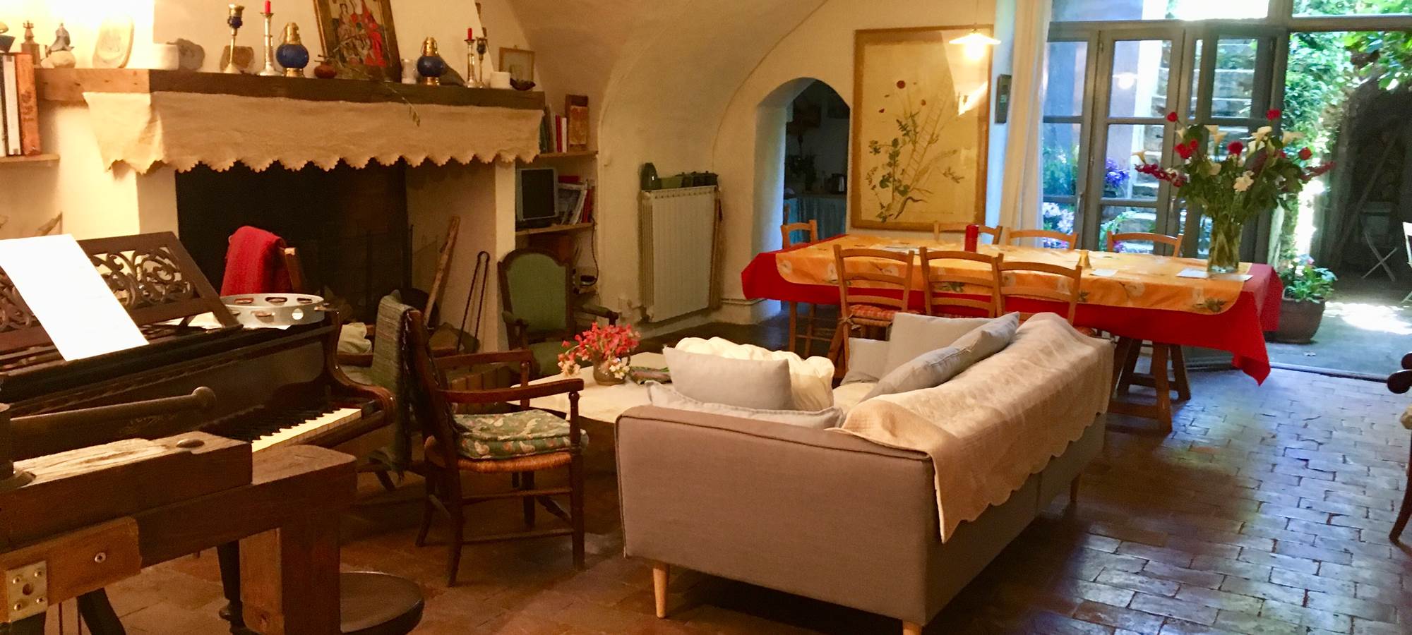 salon, piano et salle-à-manger