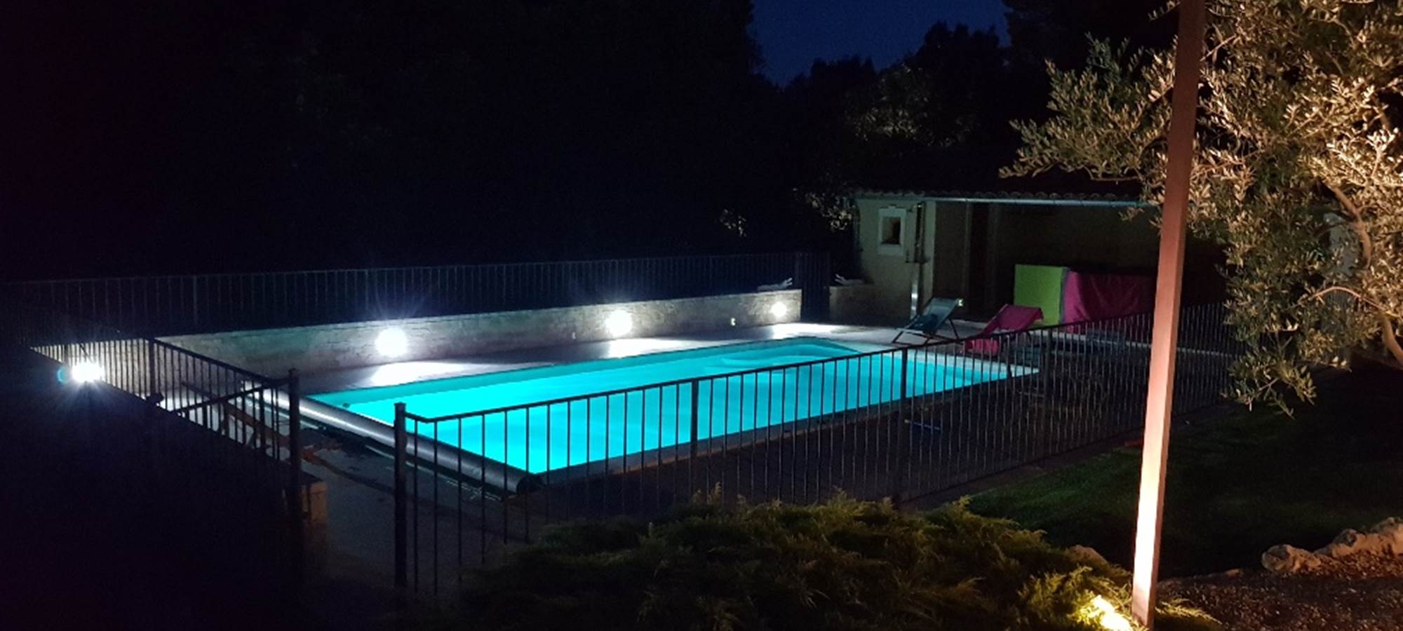 Piscine by night gîte Luberon Provence