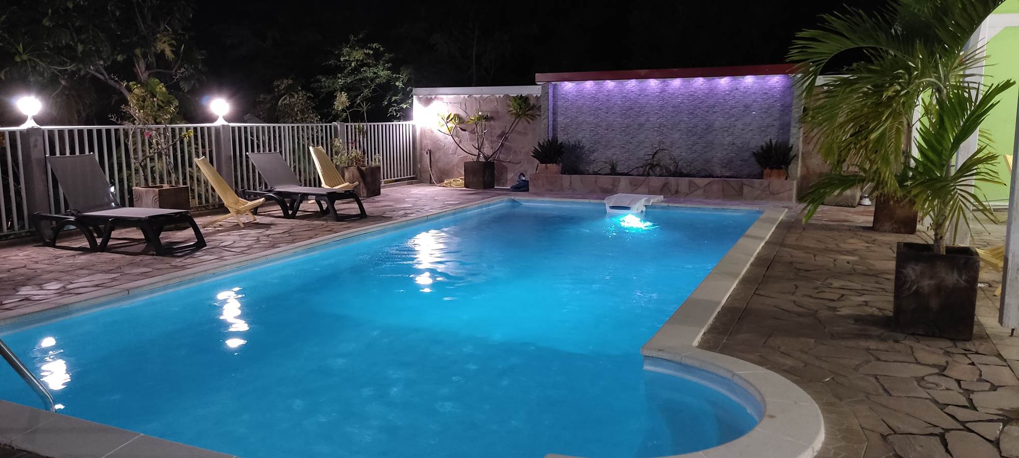 "La piscine qui est vraiment agréable en fin de journée - The pool which is really nice at the end of the day - La piscina que es realmente agradable al final del día"