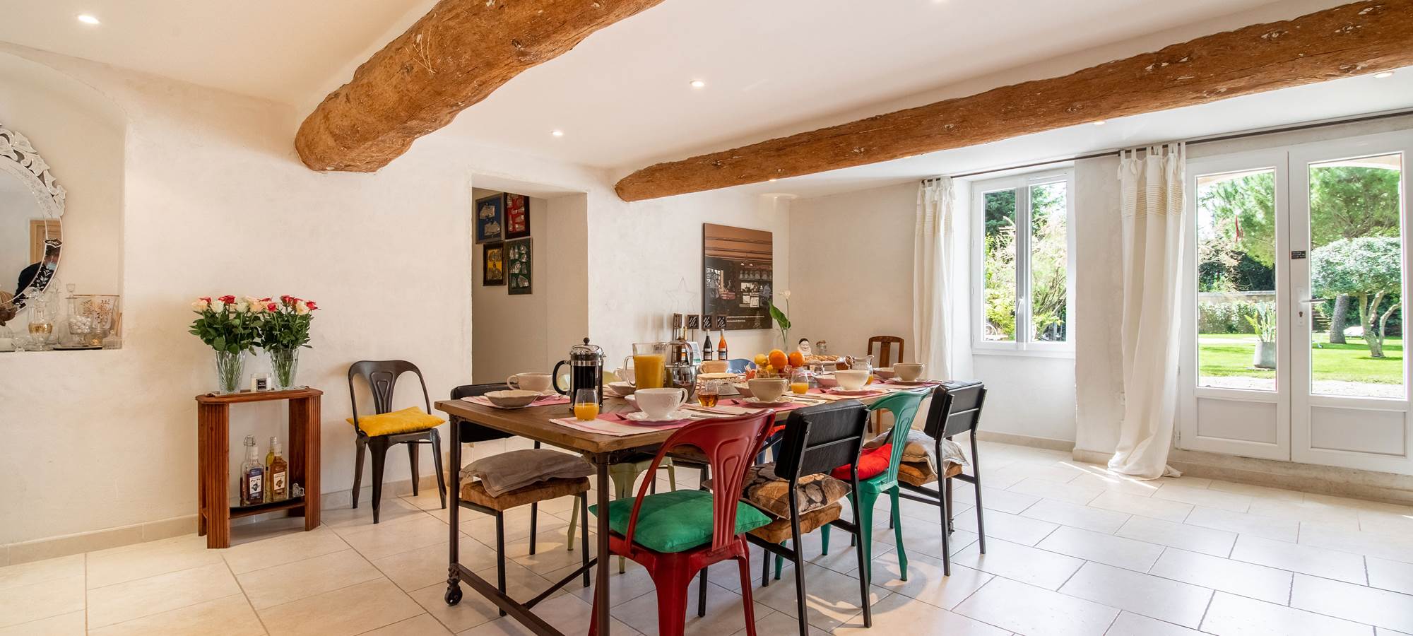 Mas-de-Martinet-salle-a-manger