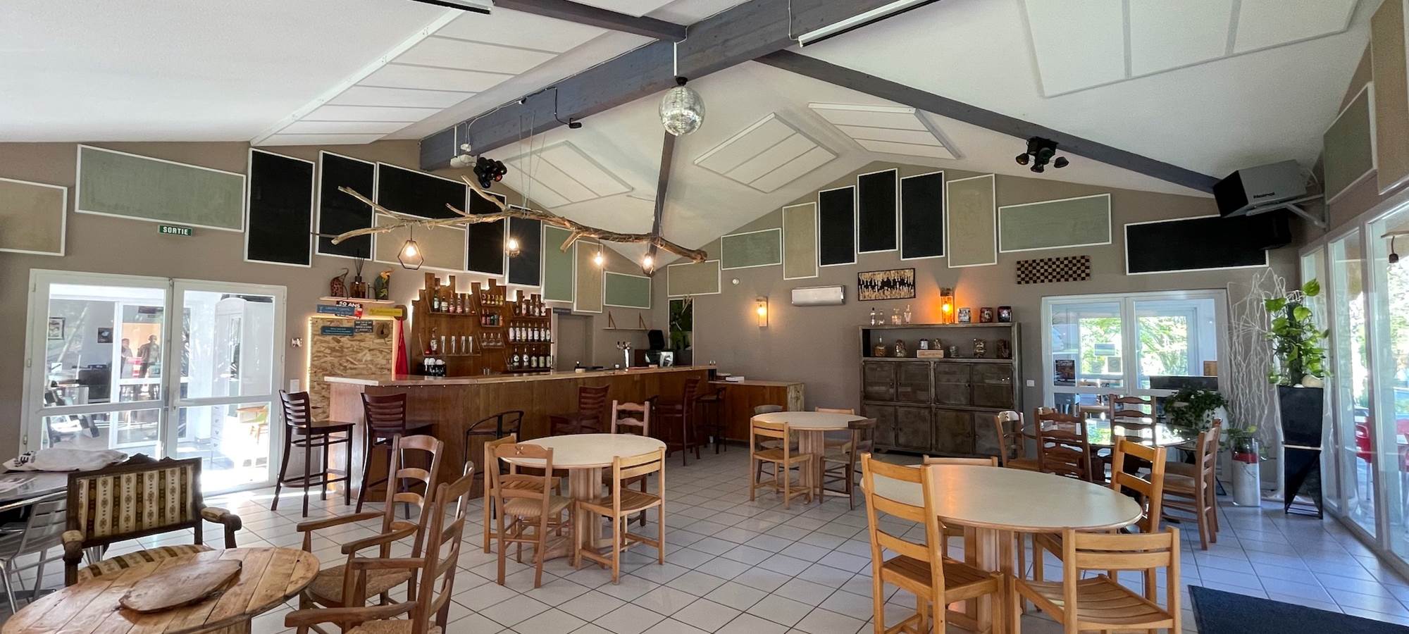 lepetitbois46_Leyme_Snack-bar Le Petit Bois 46_inte´rieur