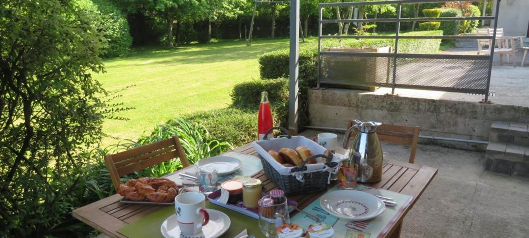 Petit déjeuner terrasse