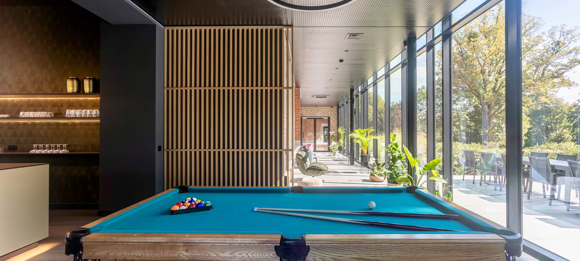 Rez Salon lounge billard