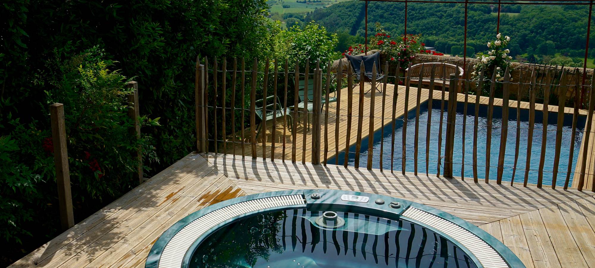 spa-debordement-vue-gite-domme