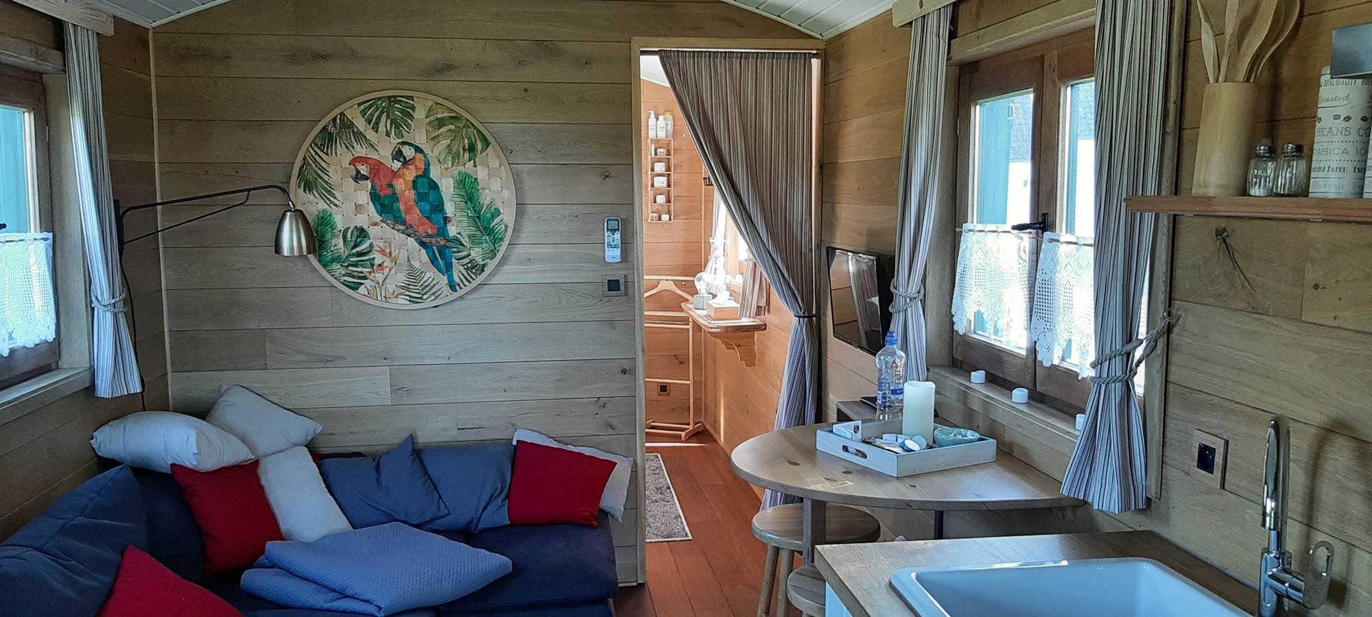 Roulotte:  salon/cuisine