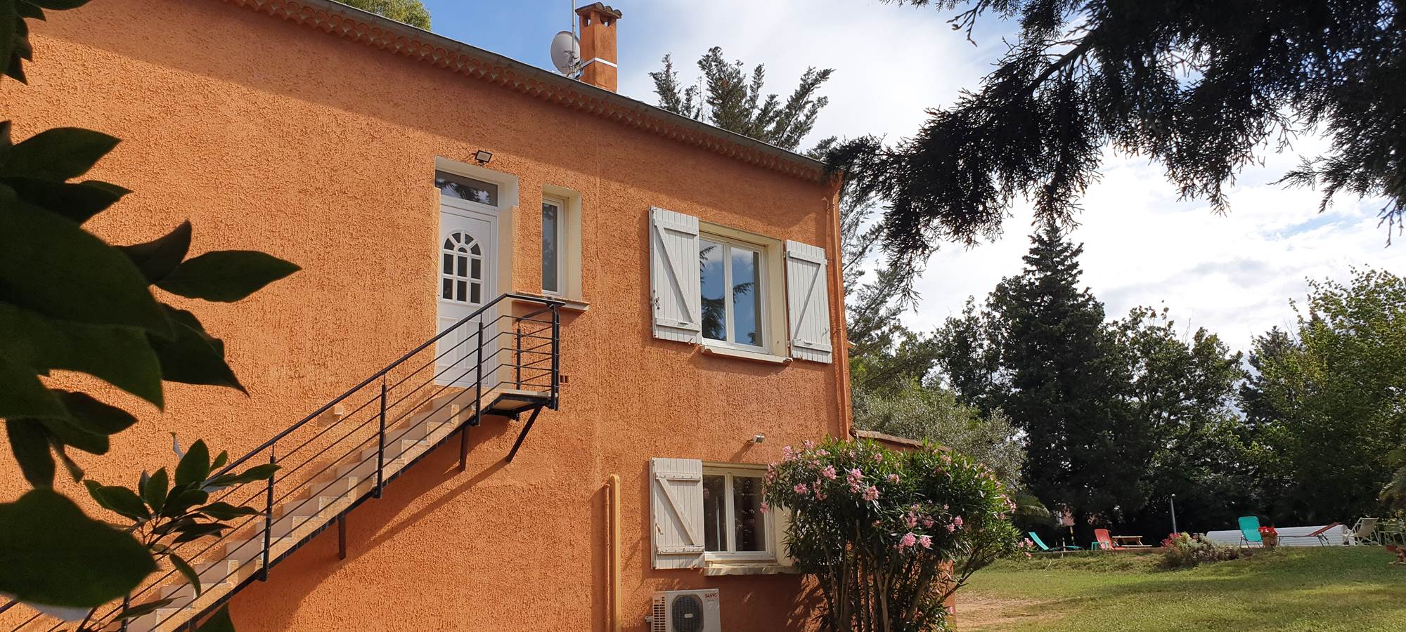 LES CHAMBRES DE MON P'TIT MAS - entre Béziers et Bessan - chambres d'hôtes dans une propriété rurale - entrée privée