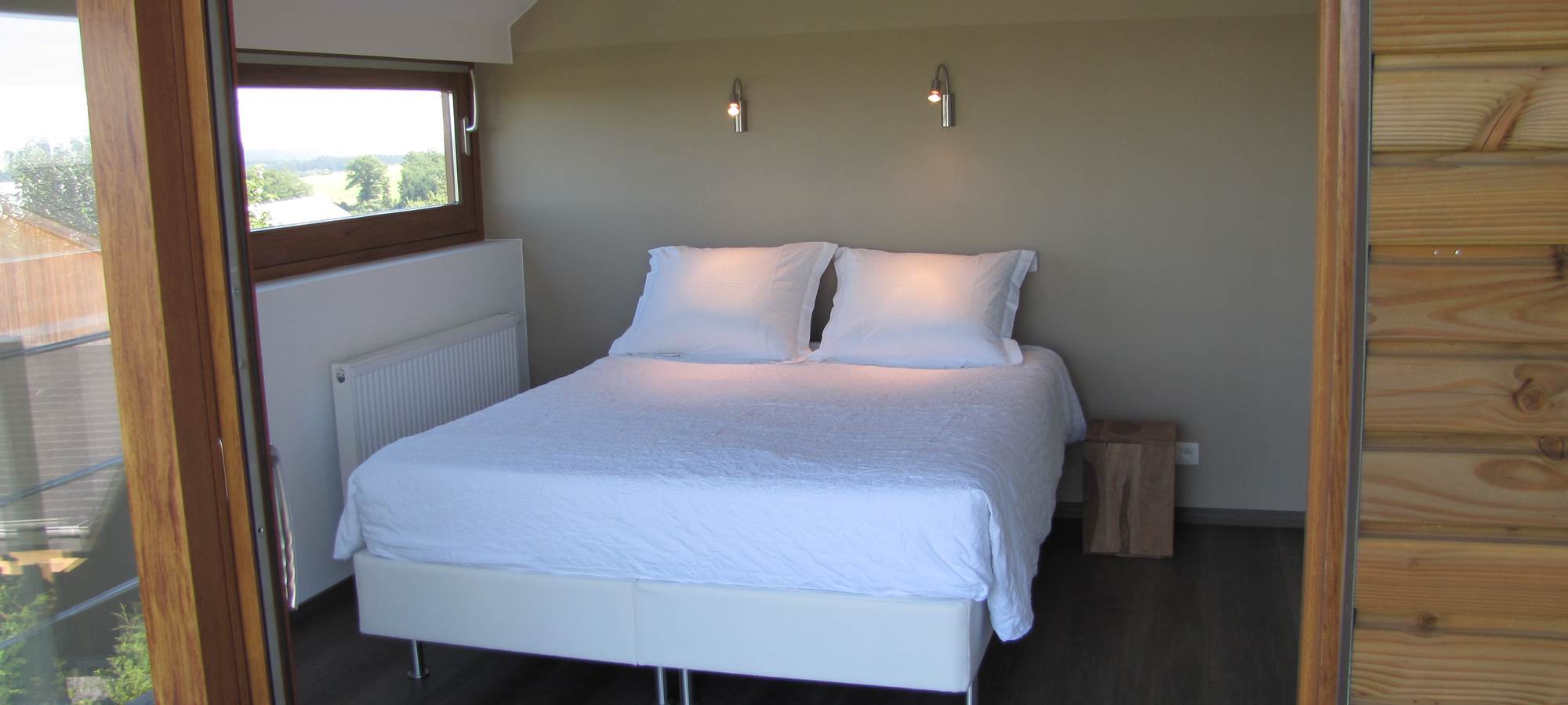 Chambre 1 avec lit double et balcon (photo 1)