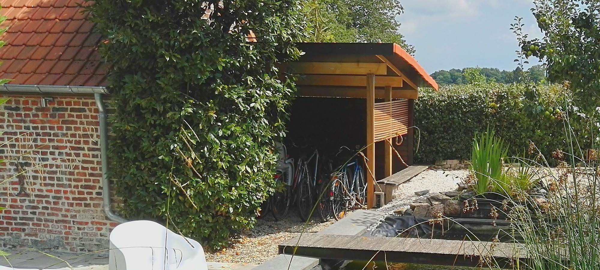 Détente près de l'étang