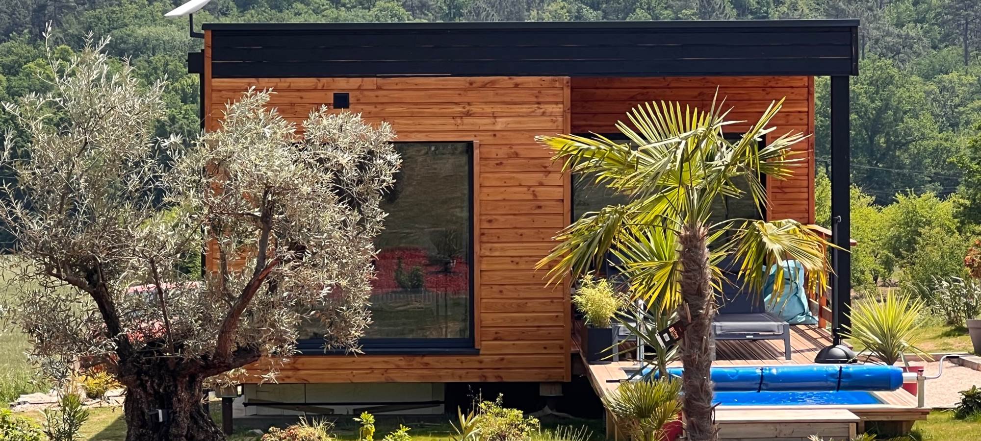 exterieur avec massif