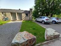 le parking jouxtant l'habitation