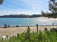 La piscine du Prieuré à 200m du Clos de la Fontaine