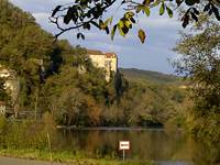 Le château en amont du barrage et de la dernière écluse navigable