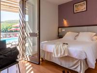 Chambre double au rez de chaussé côté piscine