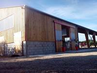 Ecurie avec manège, boxes, paddocks,