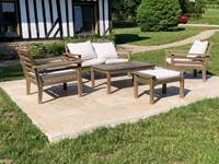 Au Sud, la terrasse pour lire, se reposer ou prendre un bain de soleil