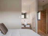 chambre 2 avec douche