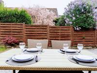 Table extérieure.