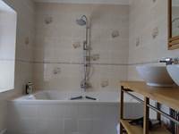 Domaine les garrigues Salle de bain dans le Pigeonnier (3)