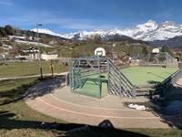 Jeux à coté de la piste