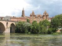 gite-montauban-piscine-terrasse-parking