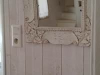 Miroir et vasque dans la chambre
