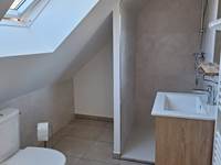 Salle de bain dernier étage gite 12 personnes faux la montagne creuse