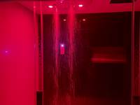 love-room-eden-de-roques-douche-sensorielle