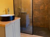 L'AUBERGE DU RANC : salle de bain chambre Rouille