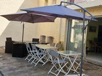 terrasse à l'ombre pour déjeuner