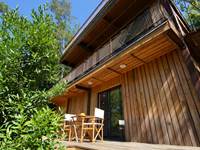 vue du bas maison en bois