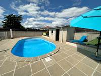 piscine-mas-des-anges-transat-plage-repos_soussans-margaux_cyclotouriste-famille.jpg
