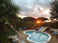 coucher de soleil sur la piscine des enfants