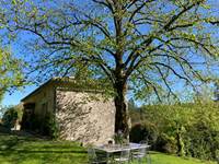 Maison en pierre du gîte Domaine Sainte Raffine à Belvèze