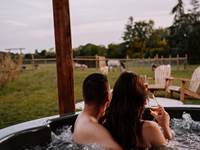 Détente dans le bain nordique