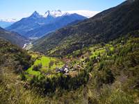 Les cabanes du domaine de l Esperluette Vue du Villard