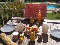 Petit déjeuner sur le balcon Suite Ecrin d'Amour