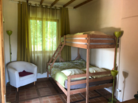 Chambre lit double avec lit superposé pour enfant