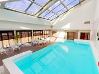 Roof top pool Cannes